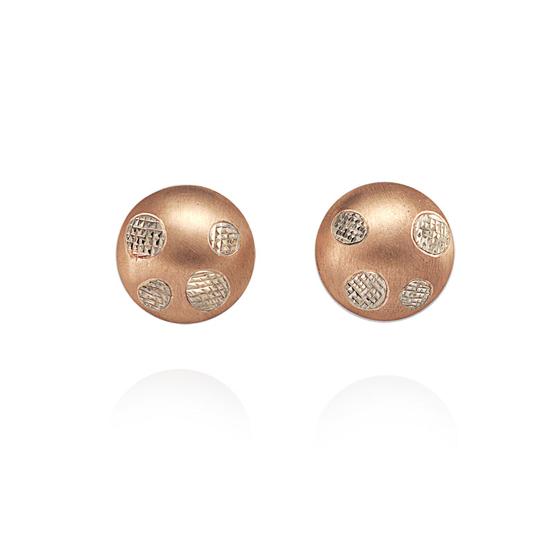 [:lt]Graviruoti auksiniai auskarai prie ausies[:en]Hand-engraved gold stud earrings[:]