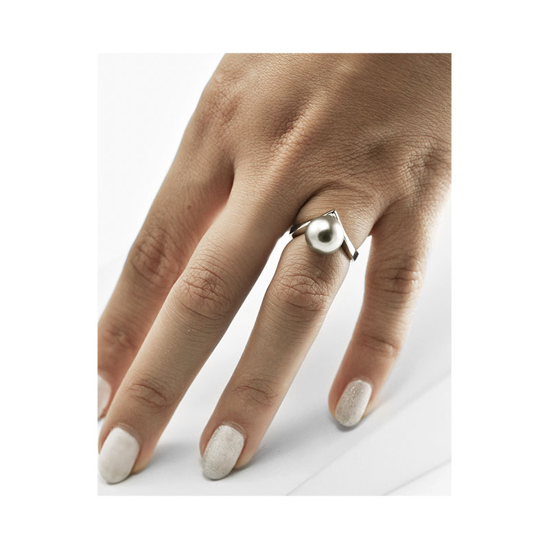 [:lt]Stilingas balto aukso žiedas su perlu[:en]Fancy white gold ring with pearl[:]