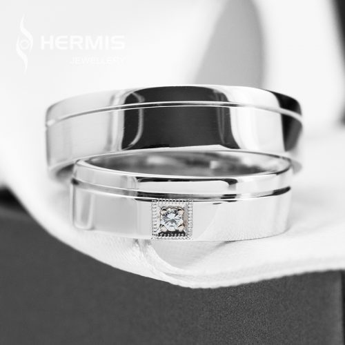 [:lt]Lygūs balto aukso vestuviniai žiedai su įrėmintu briliantu[:en] Flat white gold wedding rings with framed diamond[:]