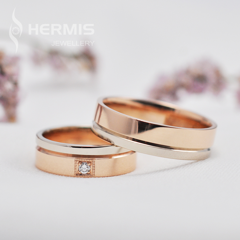 [:lt]Vestuviniai žiedai su įrėmintu briliantu[:en]Wedding rings with framed diamond[:]