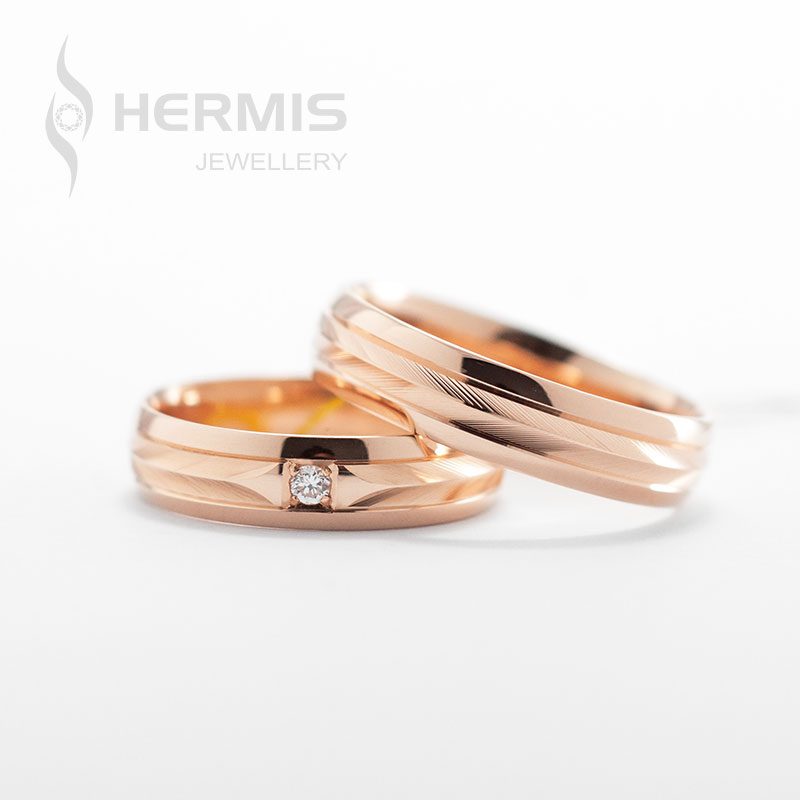[:lt]Graviruoti vestuviniai žiedai su briliantais kvadratėlyje[:en]Engraved wedding rings with diamonds[:]