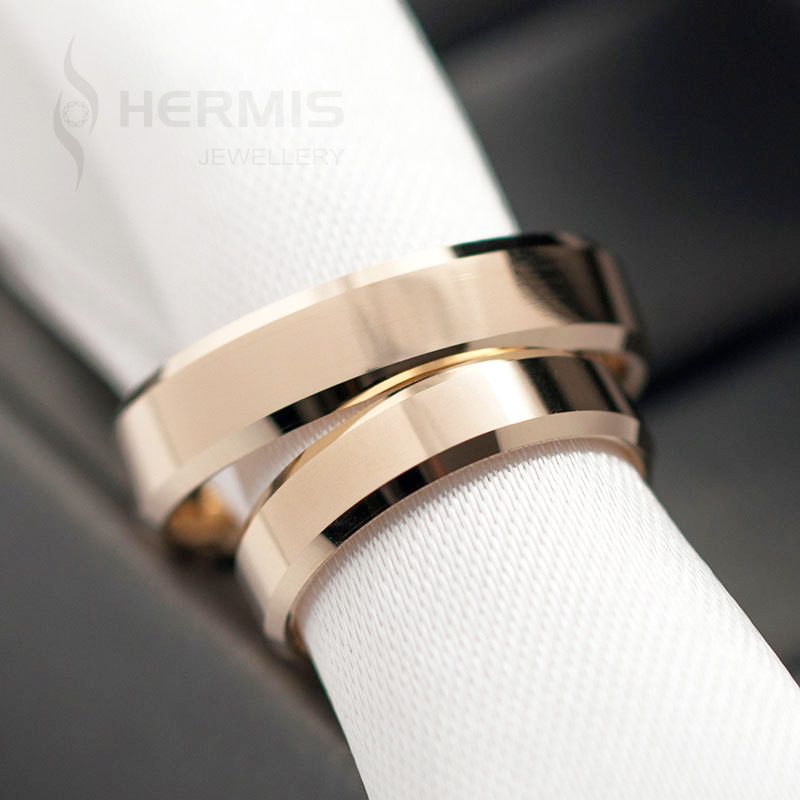 [:lt]Vestuviniai žiedai nuožulniais kraštais[:en]Stylish cut-edge wedding rings[:]