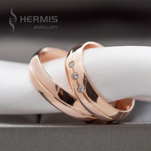 [:lt]Raudono aukso vestuviniai žiedai su briliantais griovelyje[:en]Rose gold wedding rings with grooves and diamonds[:]