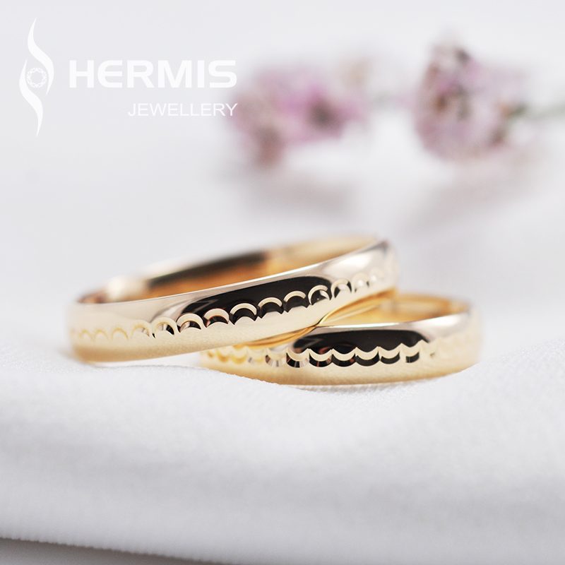 [:lt]Siauri vestuviniai žiedai su lankelių graviūromis[:en]Narrow wedding rings engraved with hoops[:]