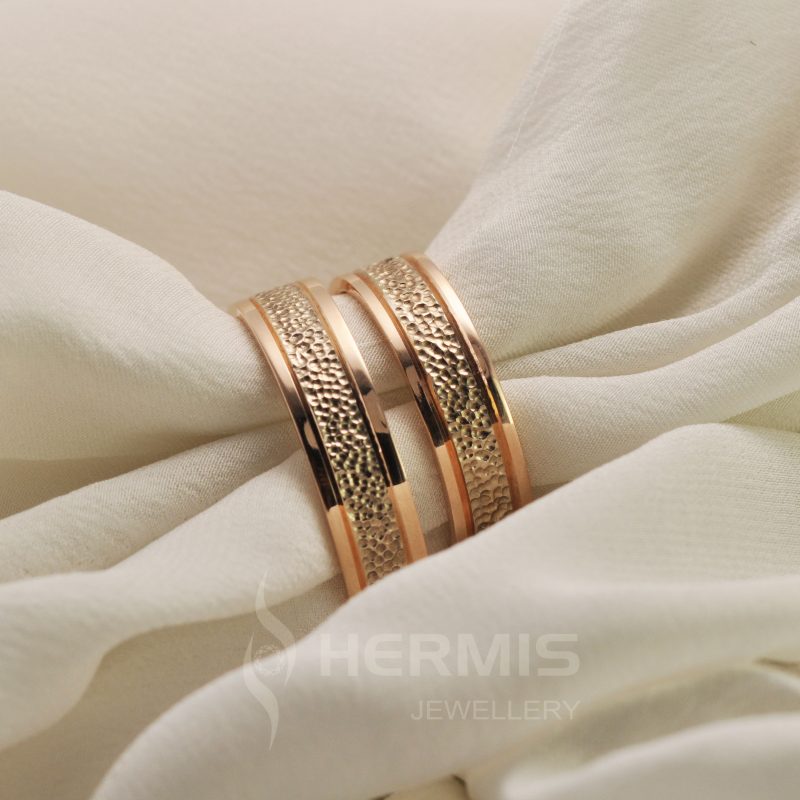 [:lt]Poliruoti vestuviniai žiedai su faktūra[:en]Textured and polished wedding rings[:]