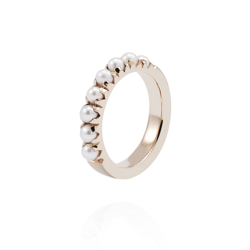 Auksinis žiedas su smulkiais perlais