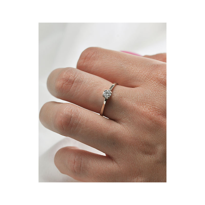 [:lt]Balto aukso klasikinis žiedas su deimantu[:en]White gold classic ring with diamond[:]