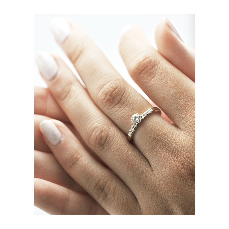 [:lt]Prabangus sužadėtuvių žiedas puoštas briliantais[:en]Luxurious enegagement ring with diamonds[:]