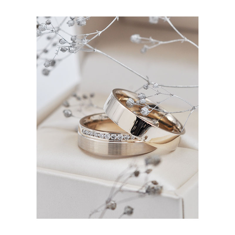 Balto aukso vestuviniai žiedai su briliantais