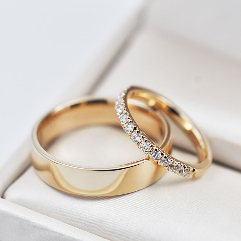 Geltono aukso vestuviniai žiedai su briliantais