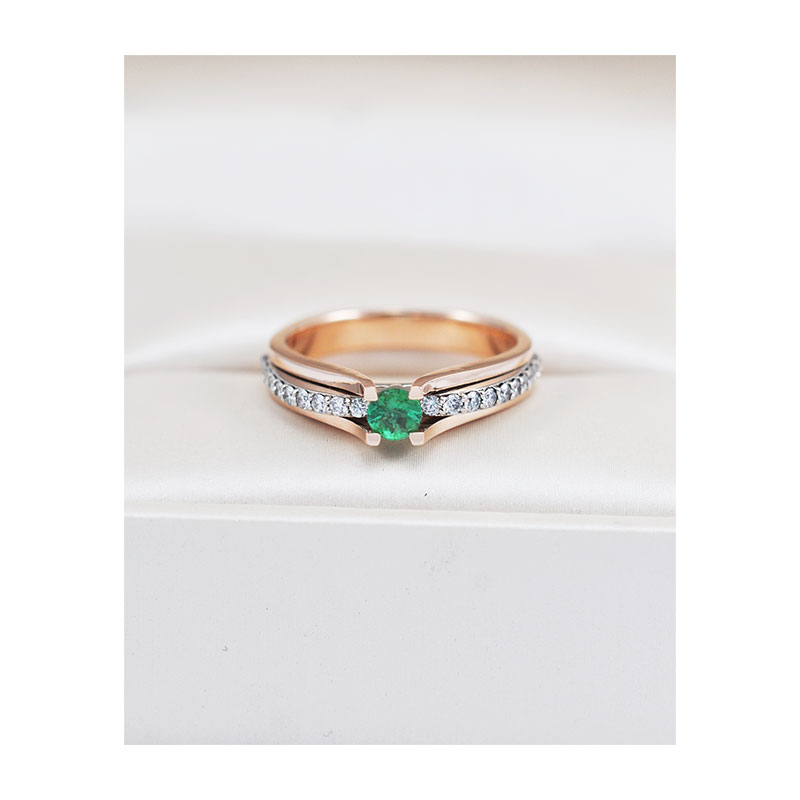 Unikalaus dizaino žiedas su natūraliu smaragdu