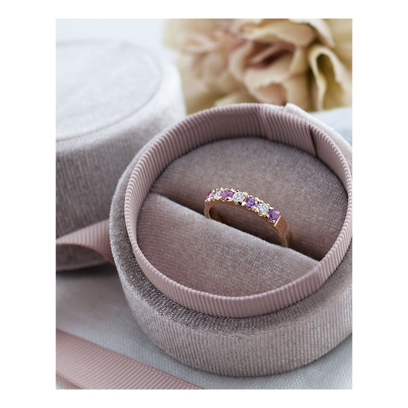Žiedas su deimantais ir rožiniais safyrais