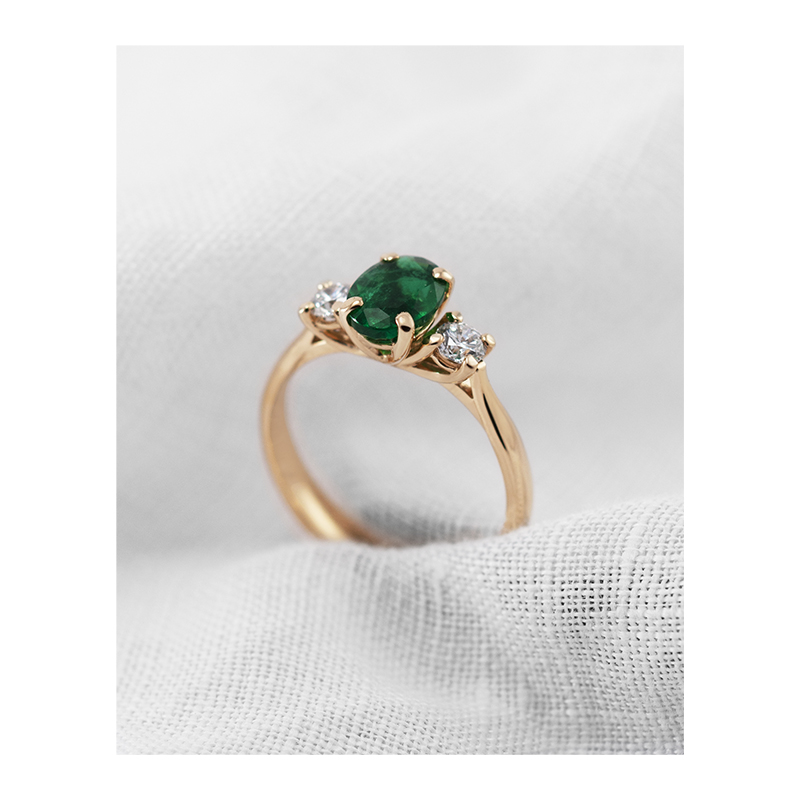 Žiedas su sertifikuotu smaragdu bei deimantais