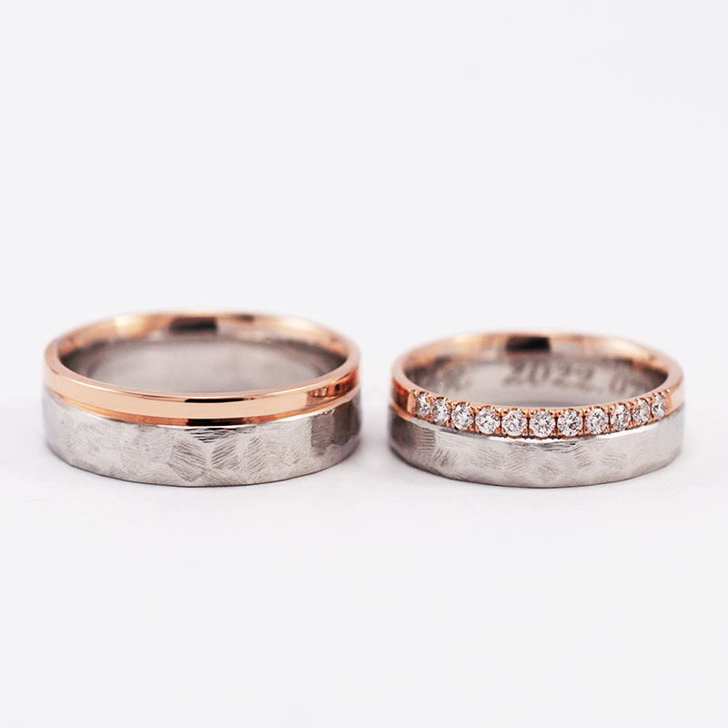Dviejų aukso spalvų vestuviniai žiedai su deimantais V1441_1