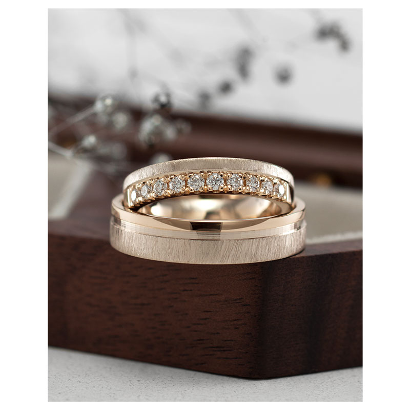 Švelniai matiniai vestuviniai žiedai su deimantais V1760